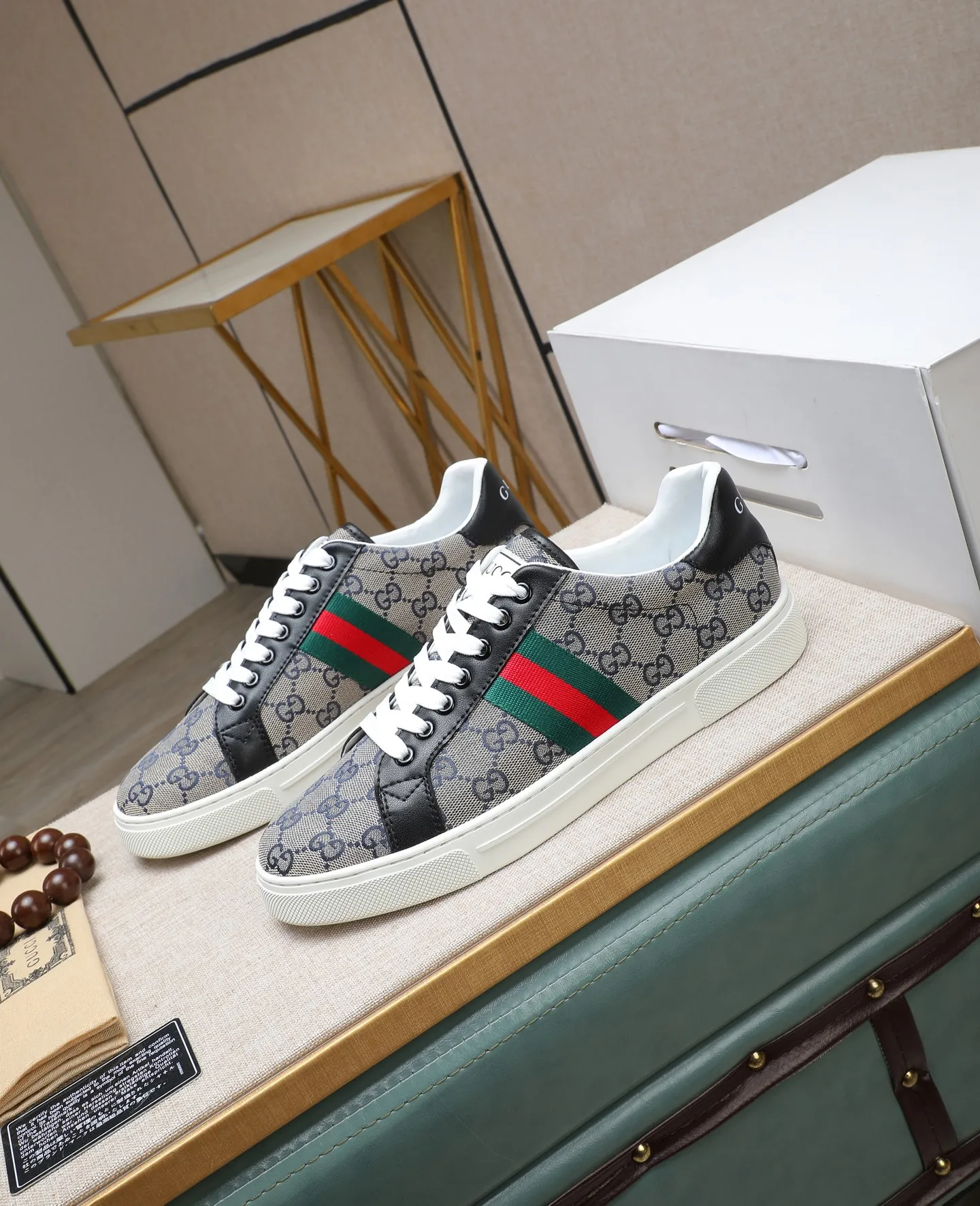 Men's shoes 💰420 GUCCI🔍🔍The latest model is available at the counter simultaneously. Original calfskin imported from Italy, genuine leather lining, (high-end, extravagant and classy) with exquisite workmanship. Sole: Original sole provided by the original factory. ⚠Exclusive double-layer movable molded sole is super comfortable⚠. Photographed in real life. 🎬The real thing is better. 🔍🔍"High quality·Follow the order" code number 38-44